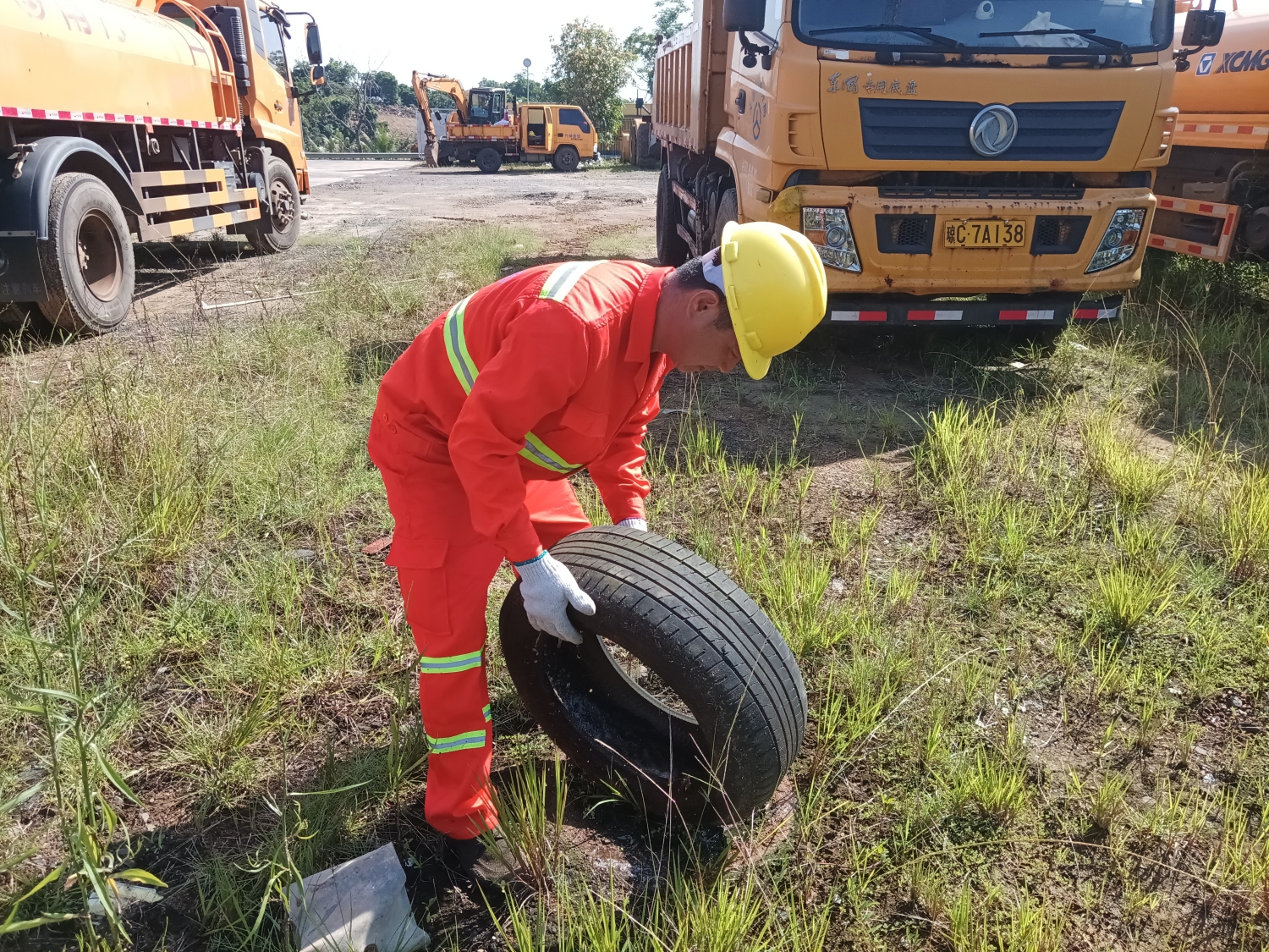 bevictor伟德官网养护公司周全开展周末大扫除活动 筑牢基孔肯雅热防控线